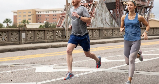 6 lợi ích vàng của việc đi bộ sau bữa ăn