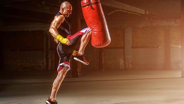 Những lợi ích tuyệt vời của việc tập luyện với bao cát đấm bốc