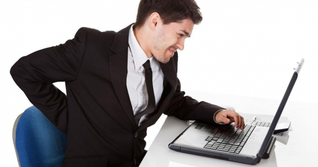 6 động tác thư giãn cơ thể thực hiện ngay tại bàn làm việc cho dân văn phòng