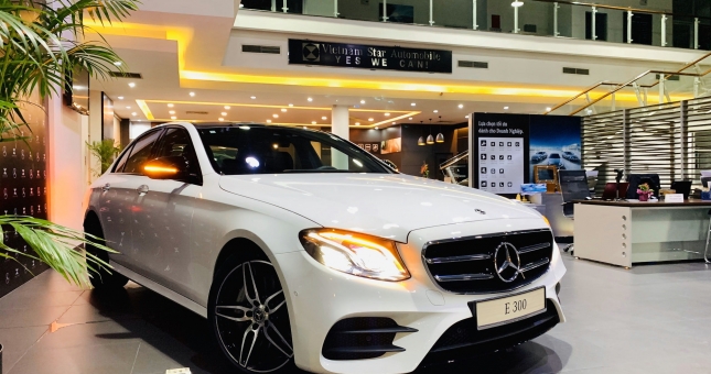 Giá xe Mercedes C300 AMG 2020 có khiến các đối thủ dè chừng?