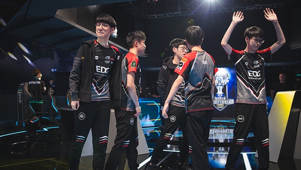 Tổng kết Vòng khởi động ngày thi đấu thứ 4 CKTG 2018