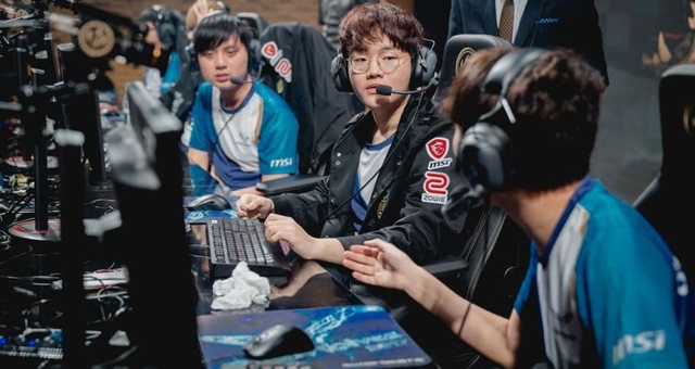 LMHT: Chính thức đội hình của Flash Wolves tan rã