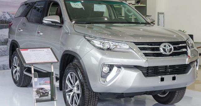 Bán kiểu “bia kèm lạc”, vì sao Fortuner vẫn đắt khách