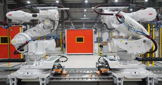 VinFast đầu tư 1.200 Robot ABB chỉ để hàn ghép thân vỏ ô tô