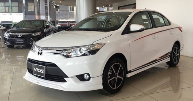 Hàng loạt ô tô giảm giá 'sốc' dịp cuối năm