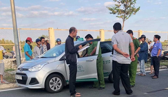 Tài xế taxi thoát chết khi bị cứa cổ, cướp tài sản trong đêm