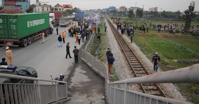 Tai nạn 8 người chết ở Hải Dương là do cầu vượt xây sai?