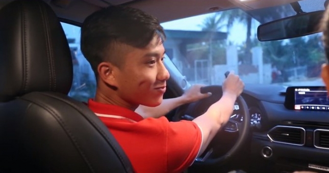 Chiếc 'xế hộp' tuyển thủ Phan Văn Đức vừa mua có gì đặc biệt?