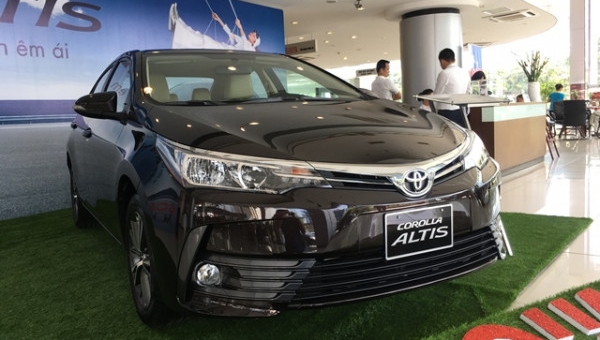 Mua ô tô nào giá hấp dẫn không bị đại lý ép “bia kèm lạc”?