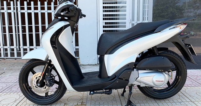 Ngắm Honda SH biển “ngũ quý 9” đắt ngang Toyota Camry