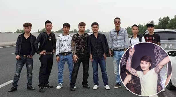 Khá “bảnh” cùng nhóm người dàn hàng chụp hình trên cao tốc sẽ bị xử lý