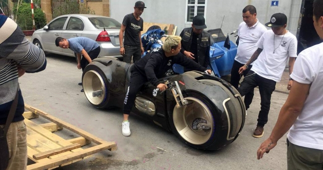Hé lộ nhân vật mang siêu mô tô Tron Light Cycle về VN trước Phúc XO