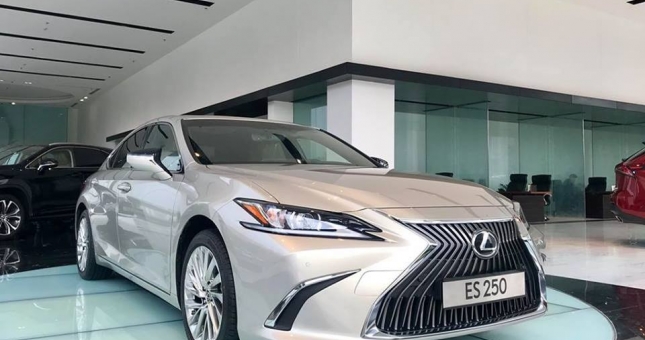 Chi tiết Lexus ES 250 2019 tại đại lý, giá đắt nhất phân khúc