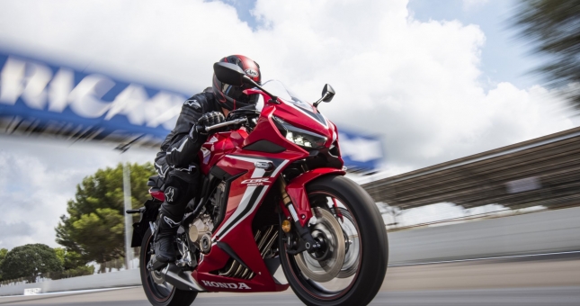 Hàng loạt mô tô Honda phân khối lớn đổ bộ Việt Nam