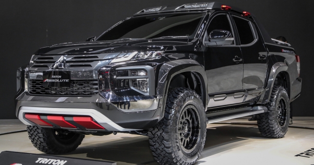 Mitsubishi Triton Absolute 2019 ra mắt, đối đầu Ford Ranger Raptor