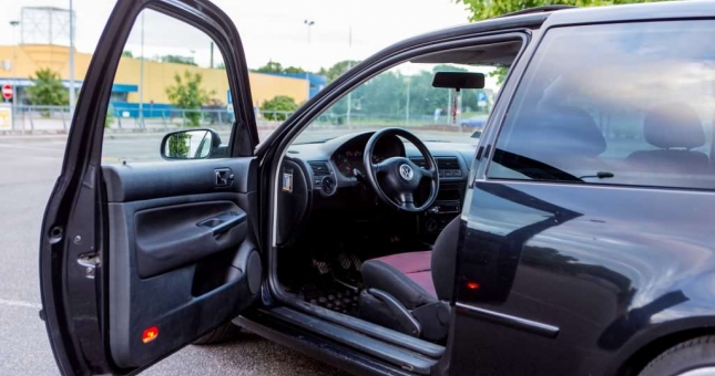 Cách hạ nhiệt ô tô nhanh chóng khi đỗ xe ngoài trời nắng