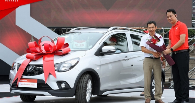 Hàng trăm xe VinFast Fadil đã đến tay khách hàng