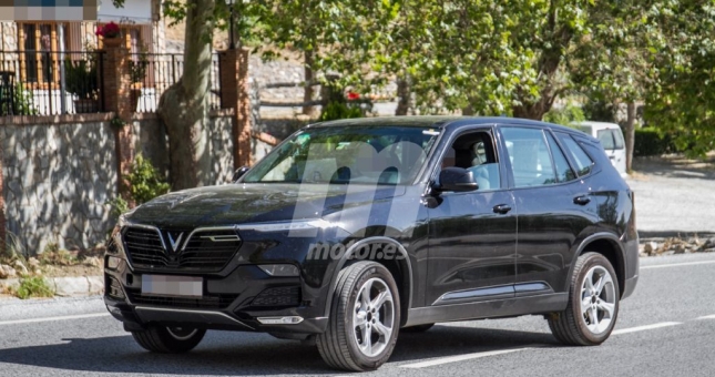 Bắt gặp xe VinFast di chuyển trên đường phố châu Âu