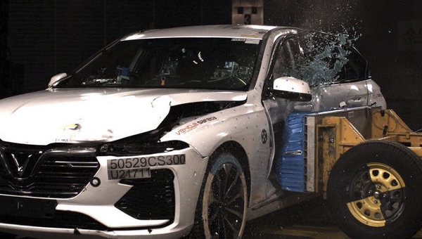 VIDEO: Trải nghiệm độ an toàn của VinFast Lux A 2.0 và Lux SA 2.0