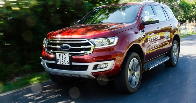 Ô tô Ford đồng loạt giảm mạnh trong tháng “cô hồn”