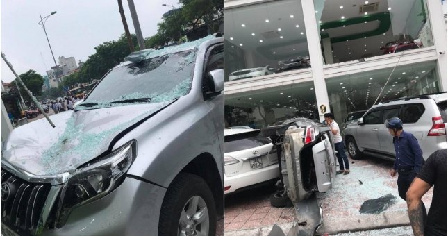 Toyota Vios “bay” từ tầng 2 showroom xe xuống đất