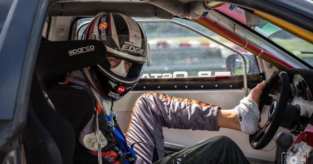 VIDEO: Chàng trai cụt 2 tay vẫn Drift ấn tượng trên đường đua