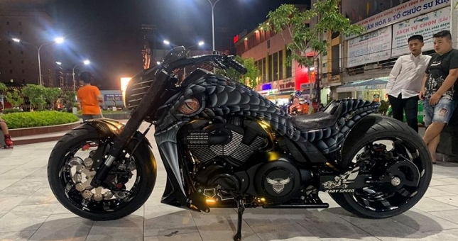 Siêu mô tô Suzuki Intruder 1800 độ độc nhất Việt Nam