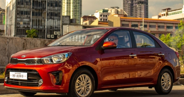 KIA Soluto về đại lý, giá khởi điểm xấp xỉ VinFast Fadil