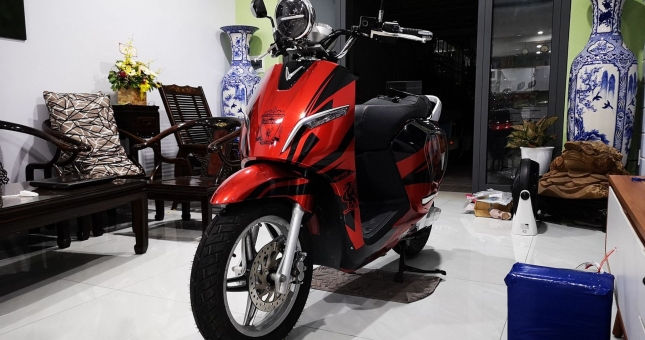 VinFast Klara độ “khủng” tại Sài Gòn, tích hợp công nghệ như ô tô