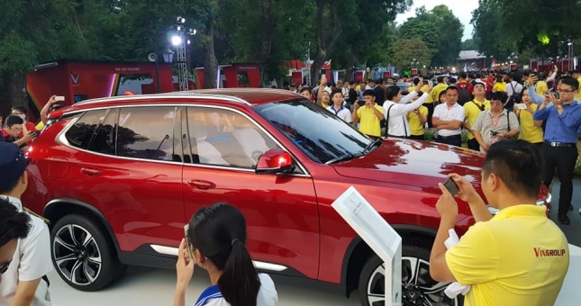 VinFast ưu đãi lớn cho khách hàng mua xe Lux, Fadil