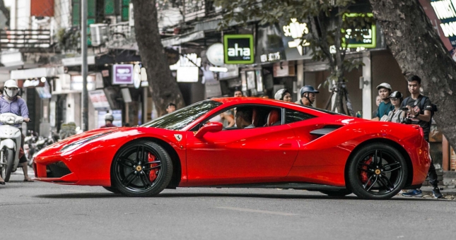 Ferrari 488 GTB của Tuấn Hưng giờ ra sao sau 1 năm gặp tai nạn?