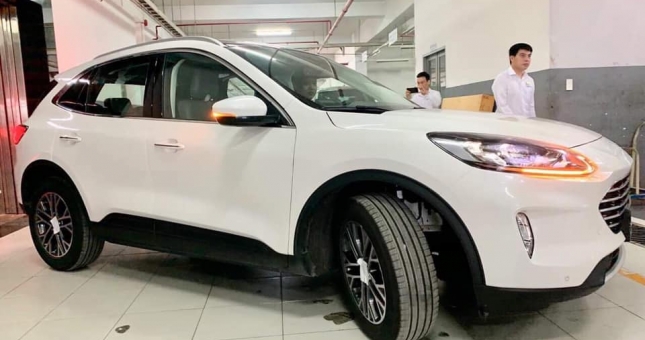 Chi tiết Ford Escape 2020 tại đại lý, sắp đến tay khách hàng