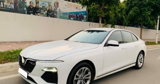 Chiếc VinFast Lux A2.0 đầu tiên “lên sàn” xe cũ, giá hơn 1 tỷ đồng