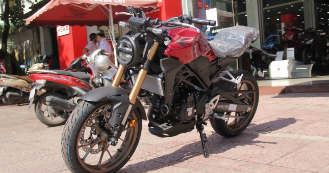 Chi tiết Honda CB300R tại đại lý, giá 140 triệu đồng