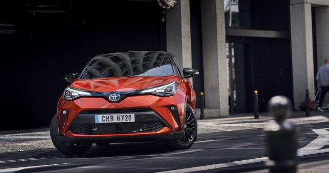 Toyota C-HR đẹp long lanh ra mắt, giá từ 760 triệu đồng