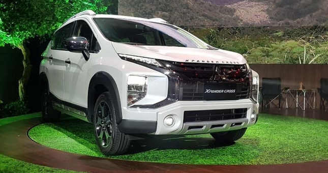 Mitsubishi Xpander Cross giá từ 432 triệu đồng, cạnh tranh Toyota Rush