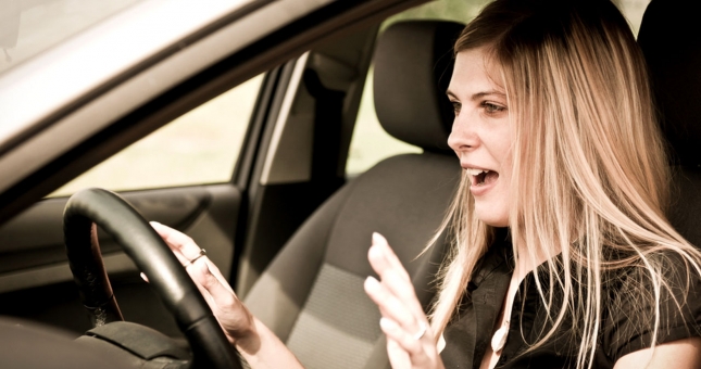 Nguyên nhân và cách khắc phục tình trạng đạp nhầm chân ga