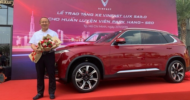 HLV Park Hang-seo được tặng bao nhiêu chiếc ô tô tại Việt Nam?