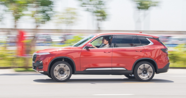 VinFast tung ưu đãi tới 200 triệu đồng dành cho khách mua xe Lux