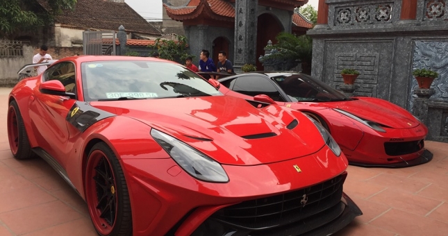 Cặp đôi Ferrari độ độc nhất Việt Nam xuất hiện tại Hải Dương