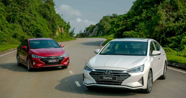 Hyundai Elantra: Giá xe lăn bánh, thông số, ưu đãi mới nhất