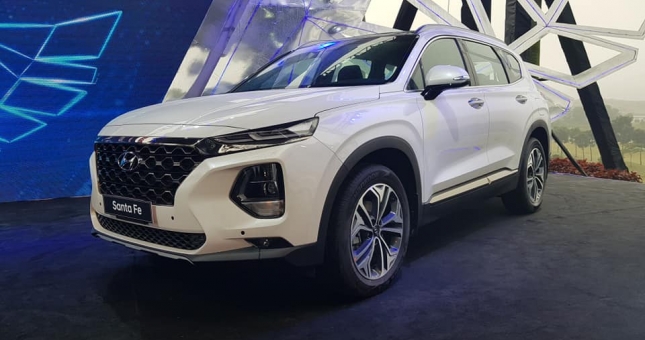 Giá xe Hyundai Santa Fe giảm mạnh, đối đầu Honda CR-V