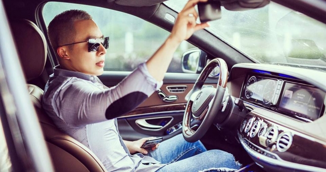 Vũ Khắc Tiệp – “ông bầu” của Ngọc Trinh đi xe sang gì?