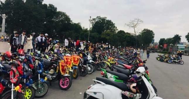 Xử lý hàng loạt học sinh đi “off team” xe máy điện tại Nam Định