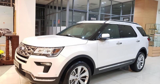 Giá xe Ford Explorer giảm 'sốc', đại lý chào bán dưới 2 tỷ đồng