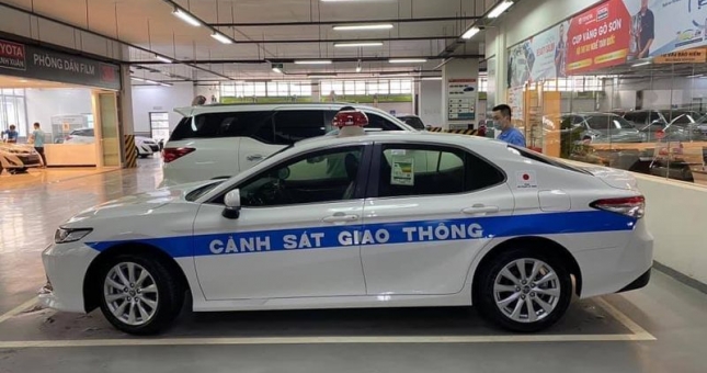 Sau VinFast Lux, Toyota Camry cũng được sử dụng làm xe CSGT