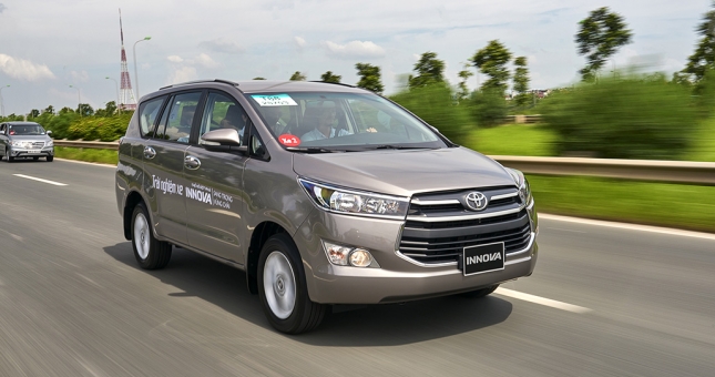 Toyota Innova: Giá lăn bánh 2023, TSKT & đánh giá xe chi tiết