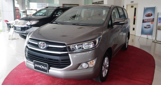 Giá xe Toyota Innova 2020 giảm kỷ lục, quyết đấu Mitsubishi Xpander