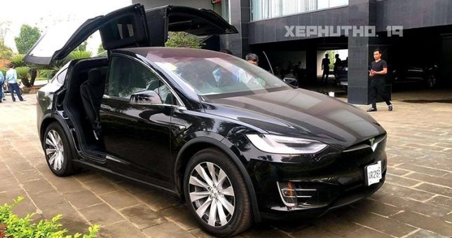 Tesla Model X hơn 8 tỷ đồng về tay đại gia Phú Thọ