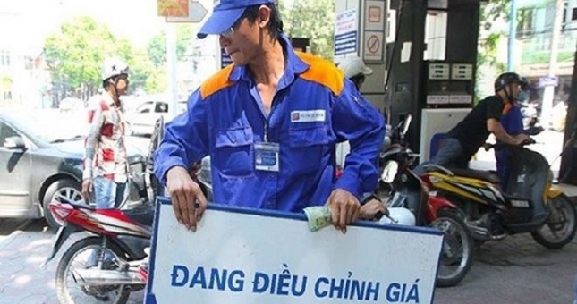 Giá xăng giảm “sốc” xuống dưới 12.000 đồng/lít từ chiều nay